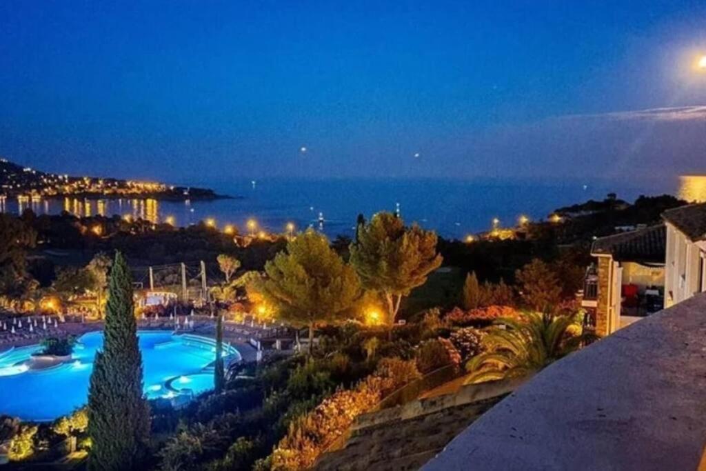 Superbe Appartement Village Cap Esterel 4P Climatise Saint-Raphaël Exteriör bild