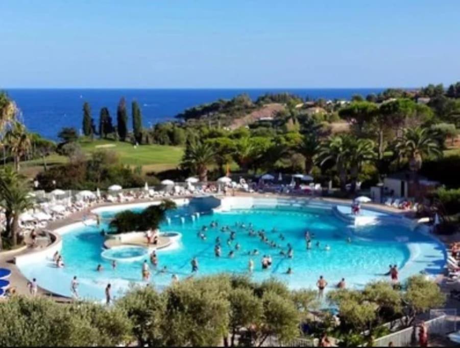 Superbe Appartement Village Cap Esterel 4P Climatise Saint-Raphaël Exteriör bild